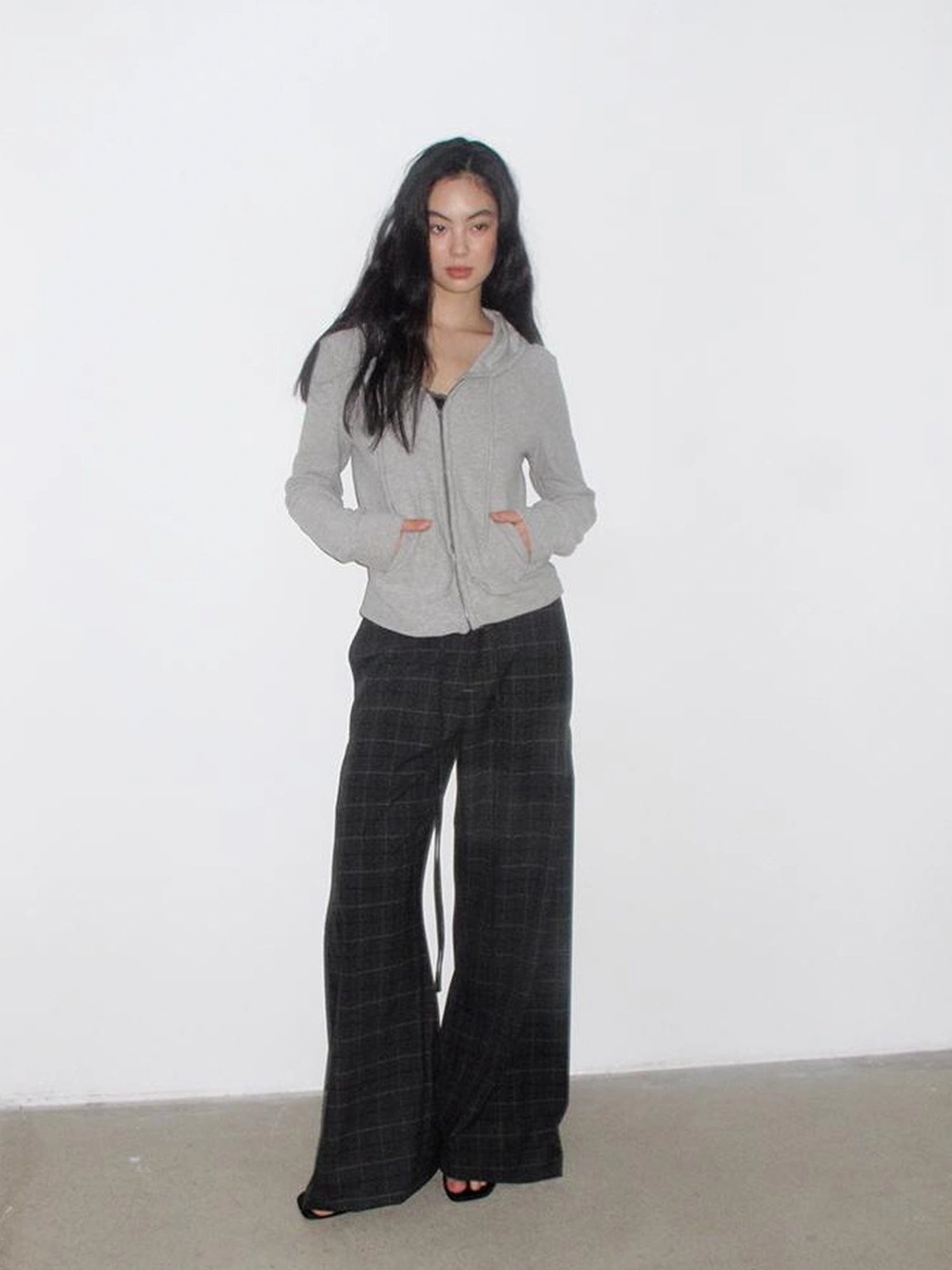 Mito de dar Slit Side Pleated Grey Plaid Wide Leg Pants
