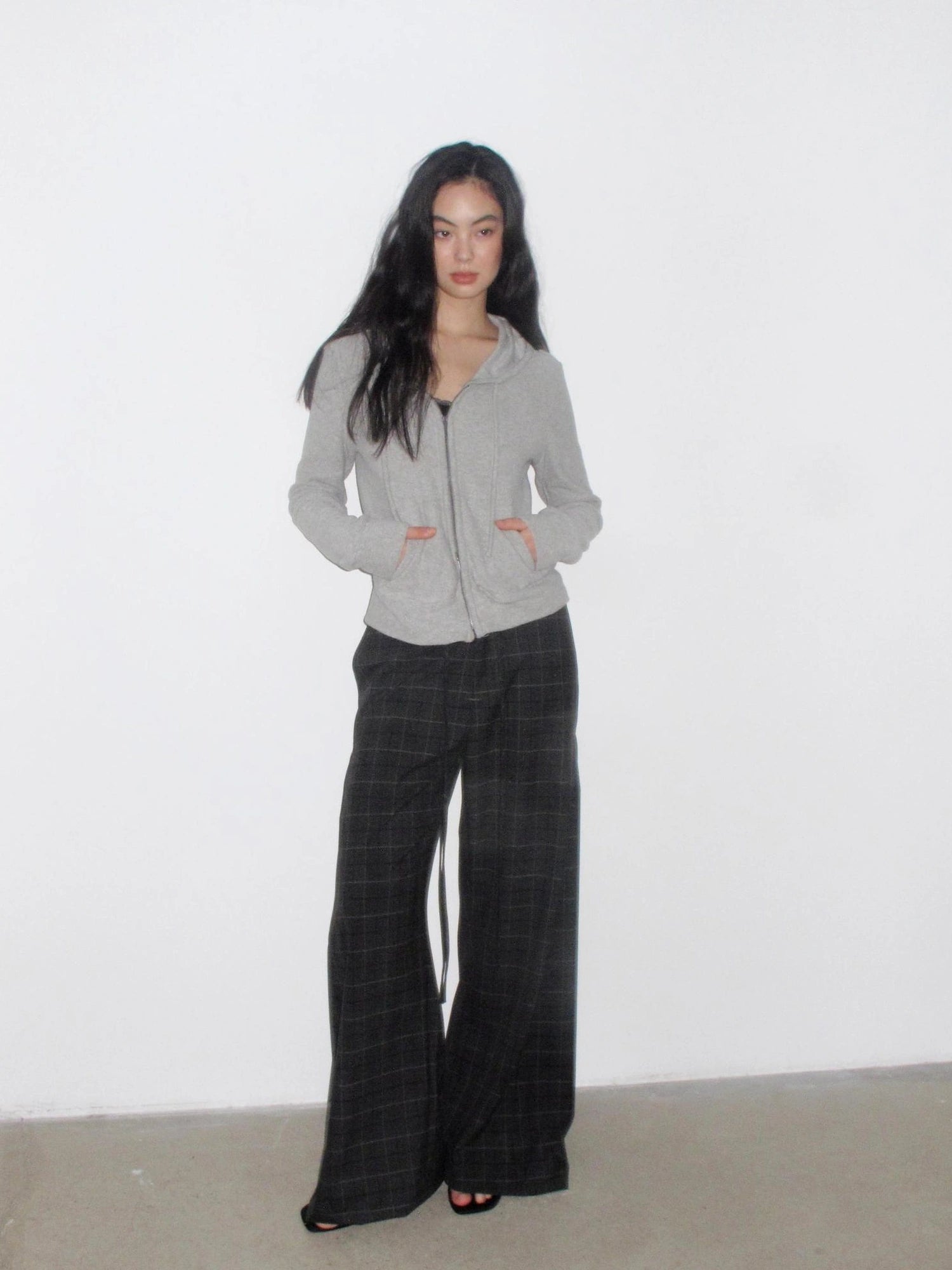 Mito de dar Slit Side Pleated Grey Plaid Wide Leg Pants