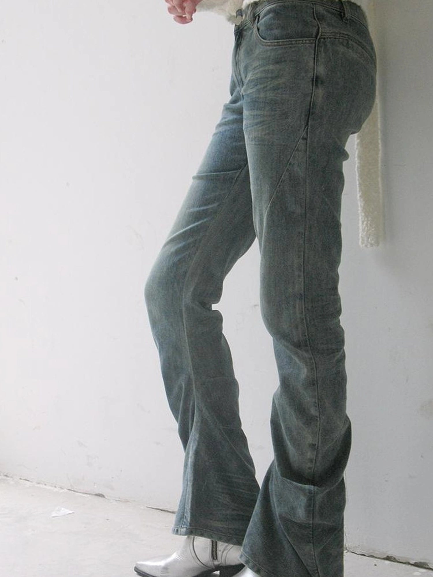 Twisted Curve Vintage Low Rise Flared Jeans