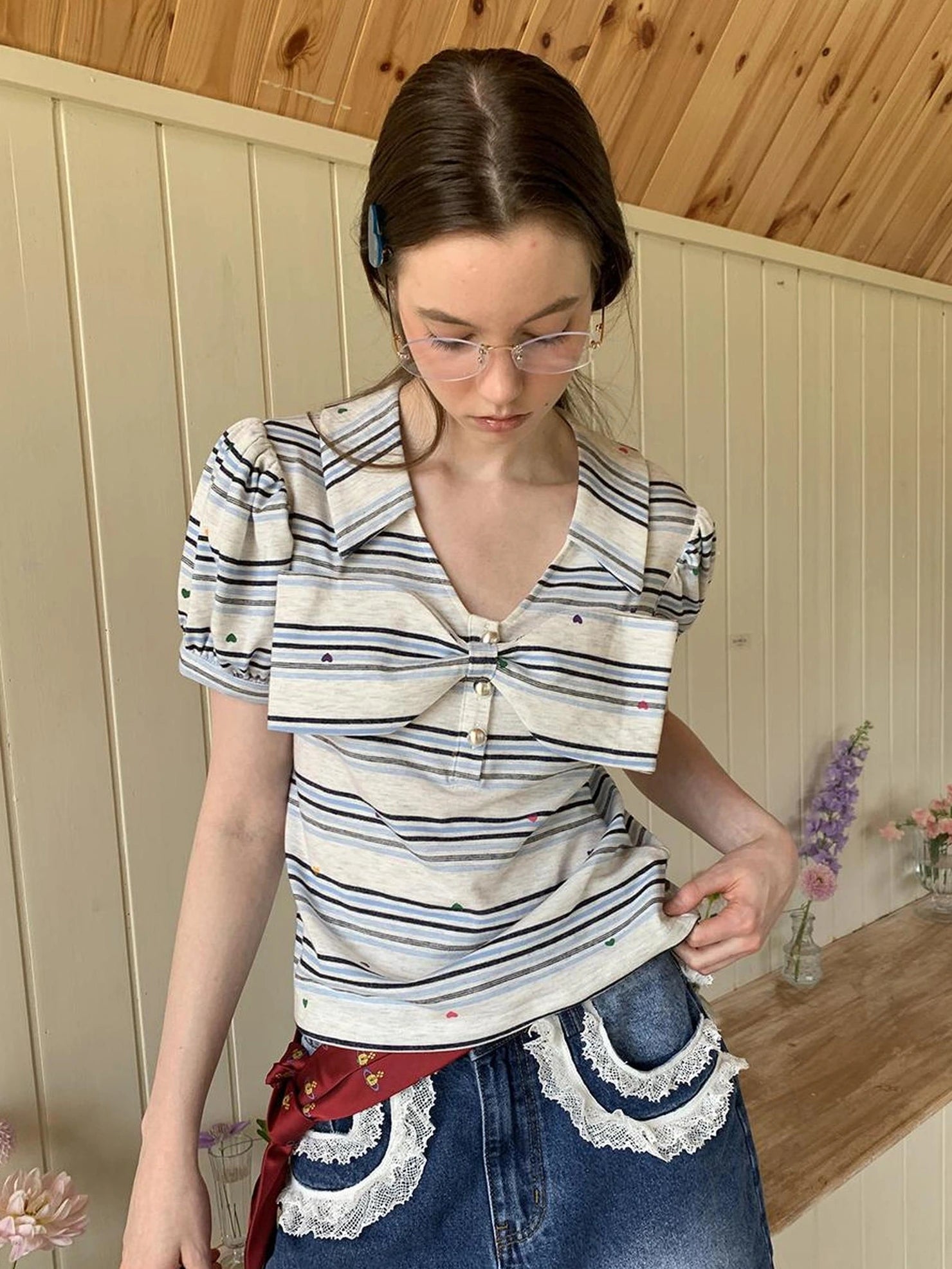 制造（后花园）------人人爱花裙 Moisture Wicking Slim Fit V Neck Puff Sleeve Bow Women Cross Heart Print T-Shirt