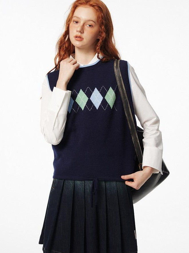 NAPSNAPS White Embroidered Pleated Slim Women&