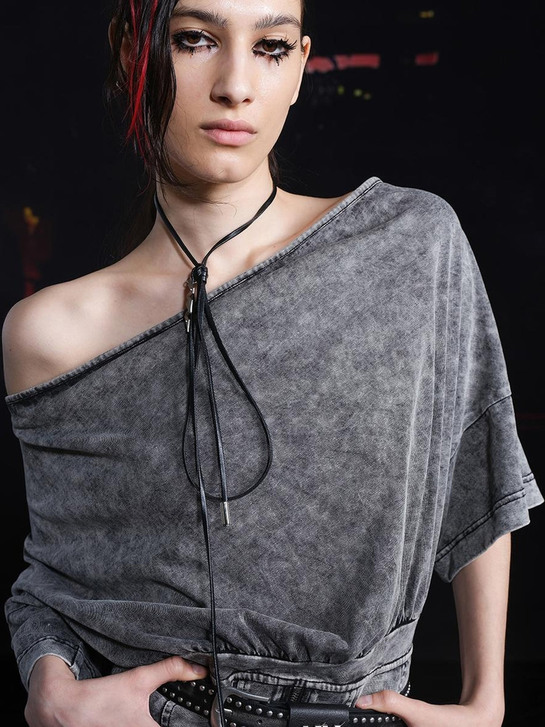 UpdateNN NORTH NODE Distressed Waist Defining Zipper Tee