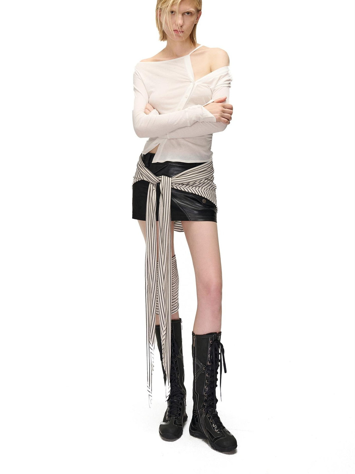 NORTH NODE Cropped Asymmetric Placket Button Women&