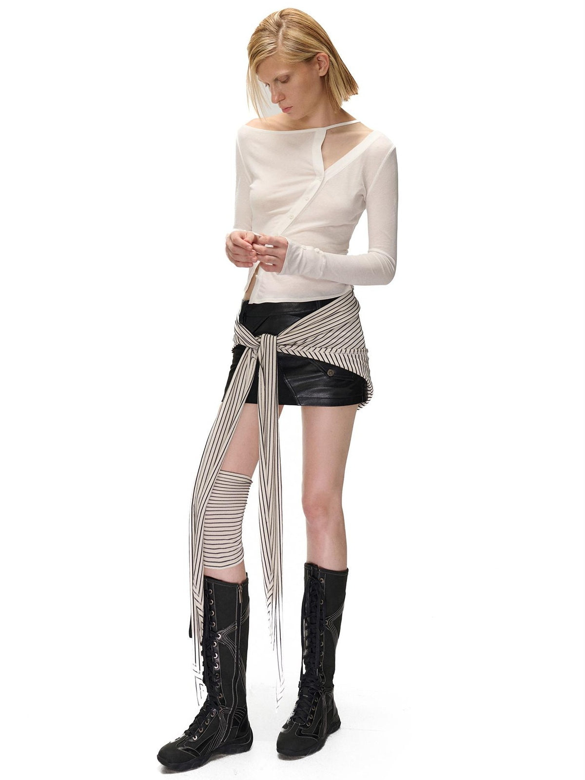NORTH NODE Cropped Asymmetric Placket Button Women&