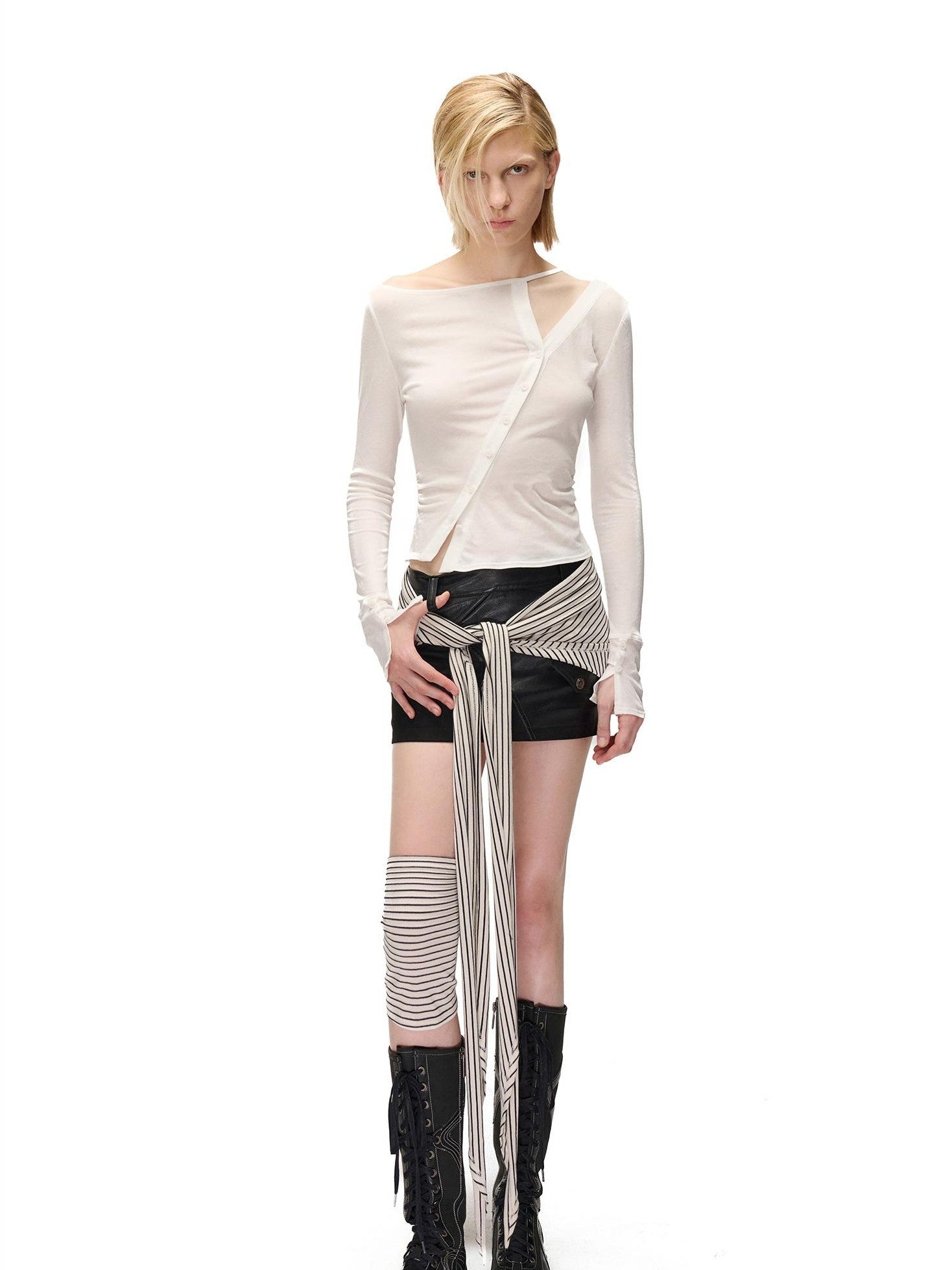 NORTH NODE Cropped Asymmetric Placket Button Women&