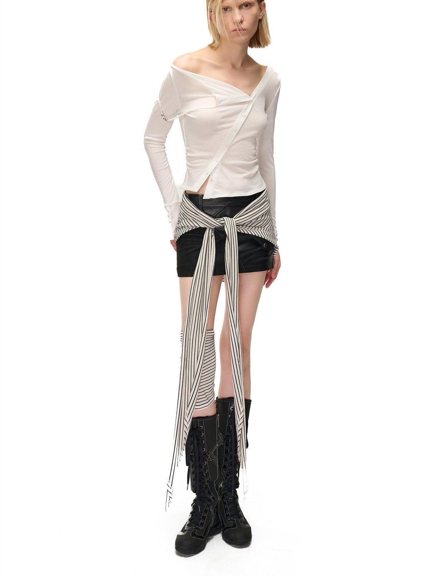 NORTH NODE Cropped Asymmetric Placket Button Women&