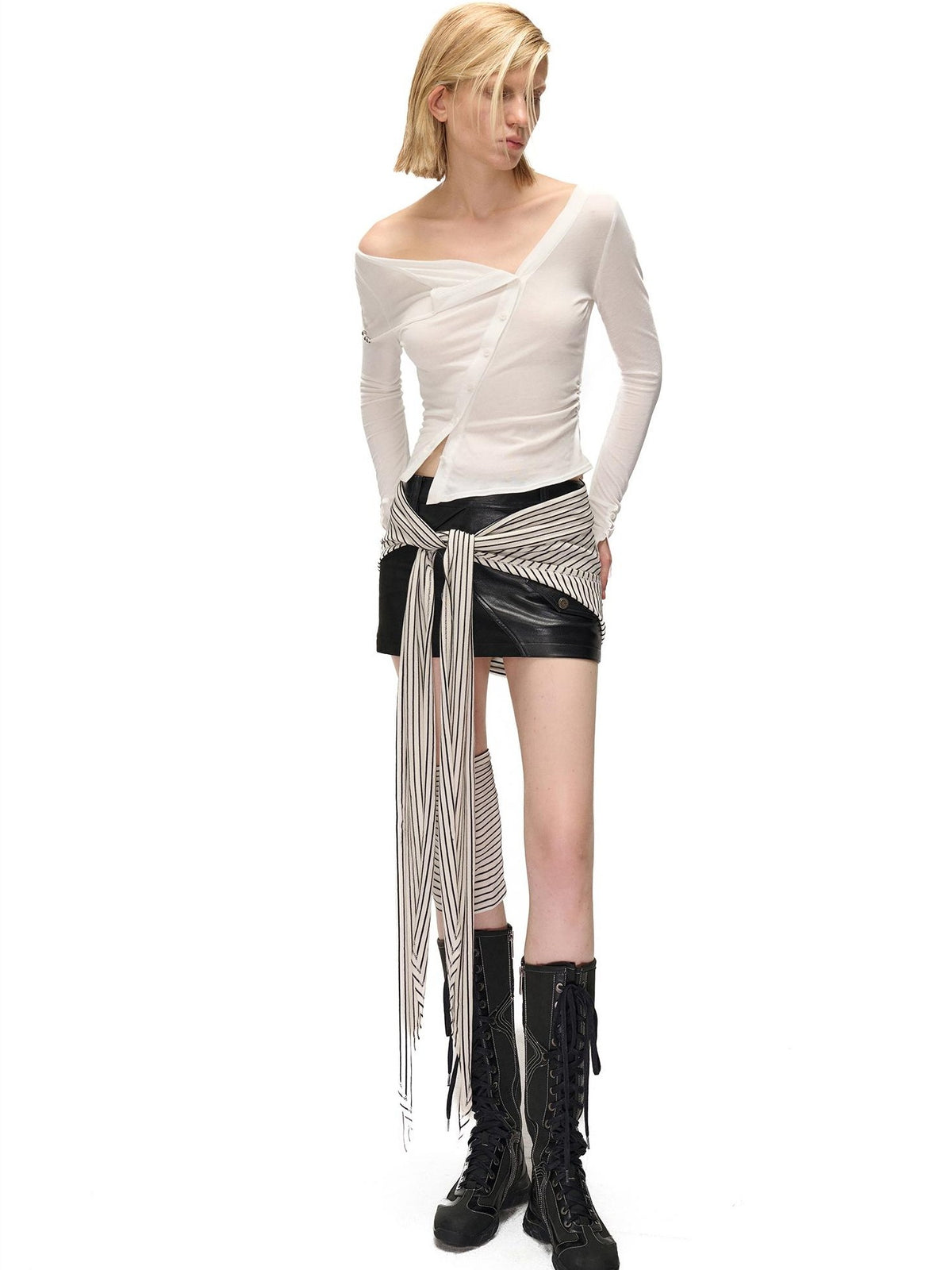 NORTH NODE Cropped Asymmetric Placket Button Women&