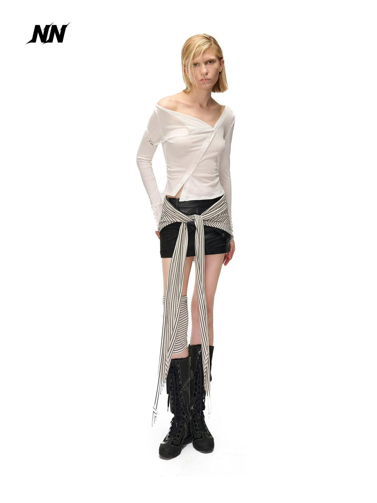 NORTH NODE Cropped Asymmetric Placket Button Women&