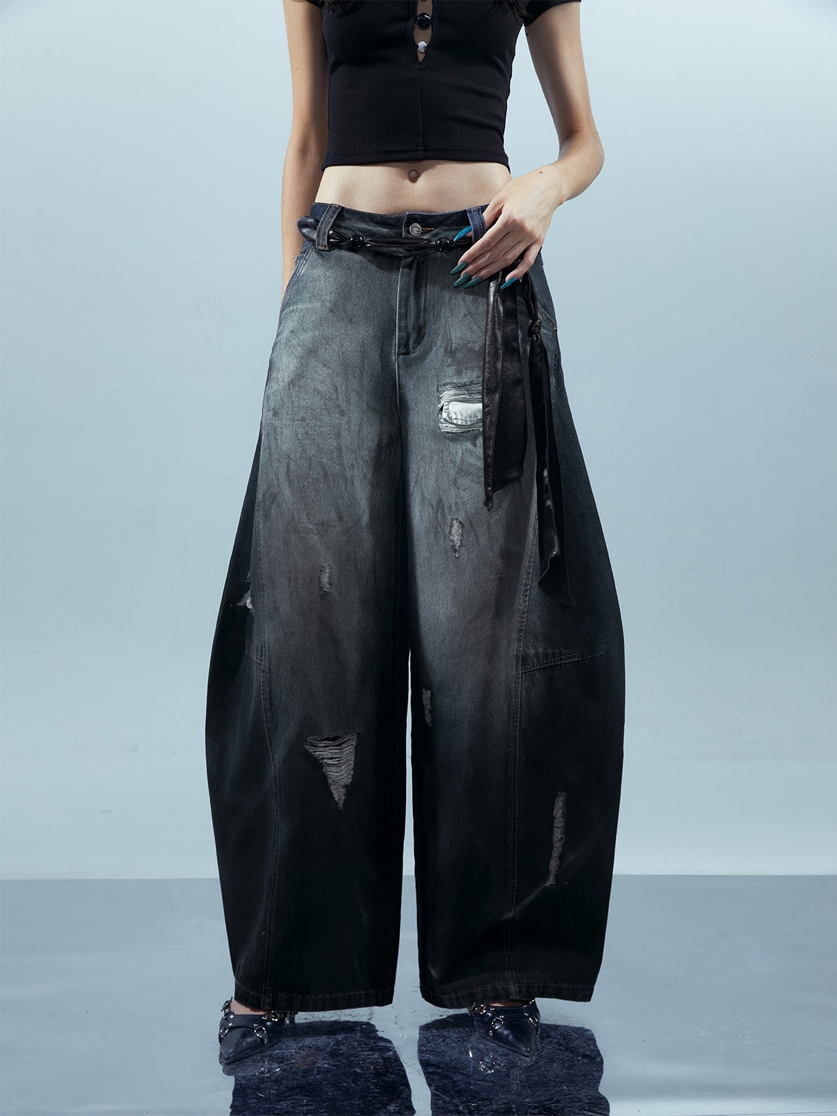 NORTH_NODE_Curved_Blade_Cone_Shaped_Tapered_Slim_Fit_Women&
