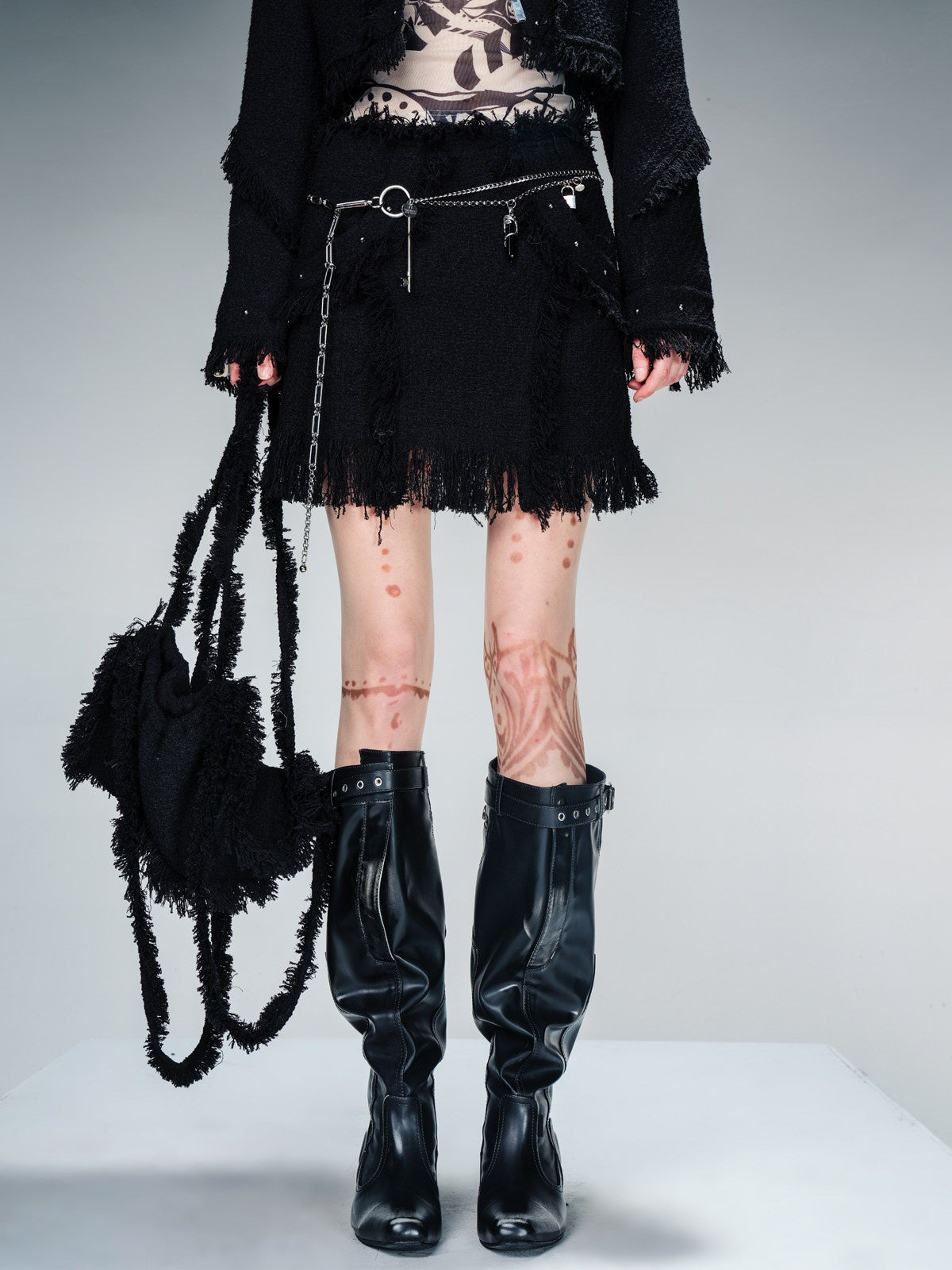 NORTH_NODE_Elegant_Structured_V-neck_Button_Long_Sleeve_Women&
