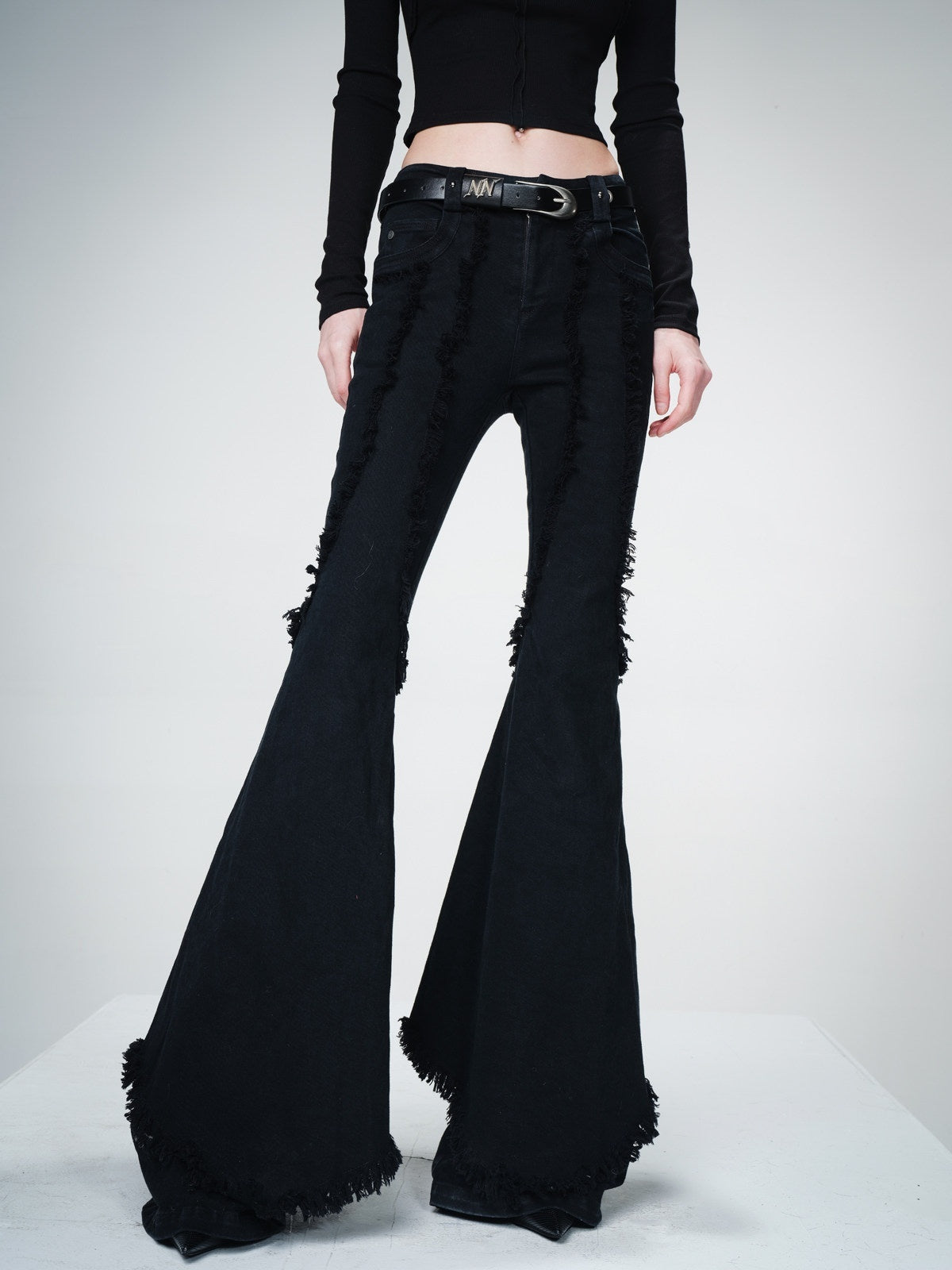 NORTH_NODE_Frayed_Hem_Slim_Fit_Micro_Flare_Women&