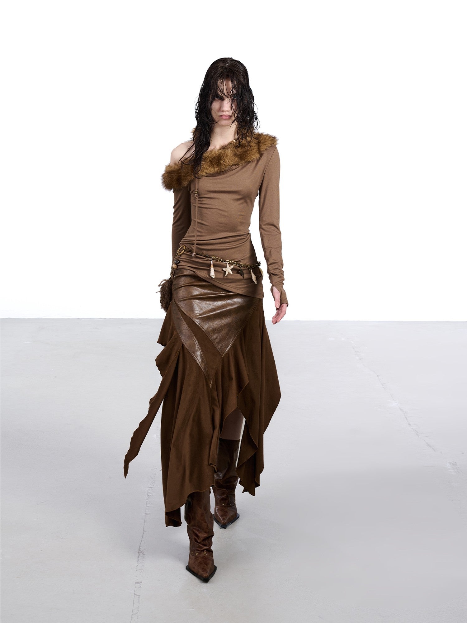NORTH NODE Goldfish Asymmetric Patch Applique Women&