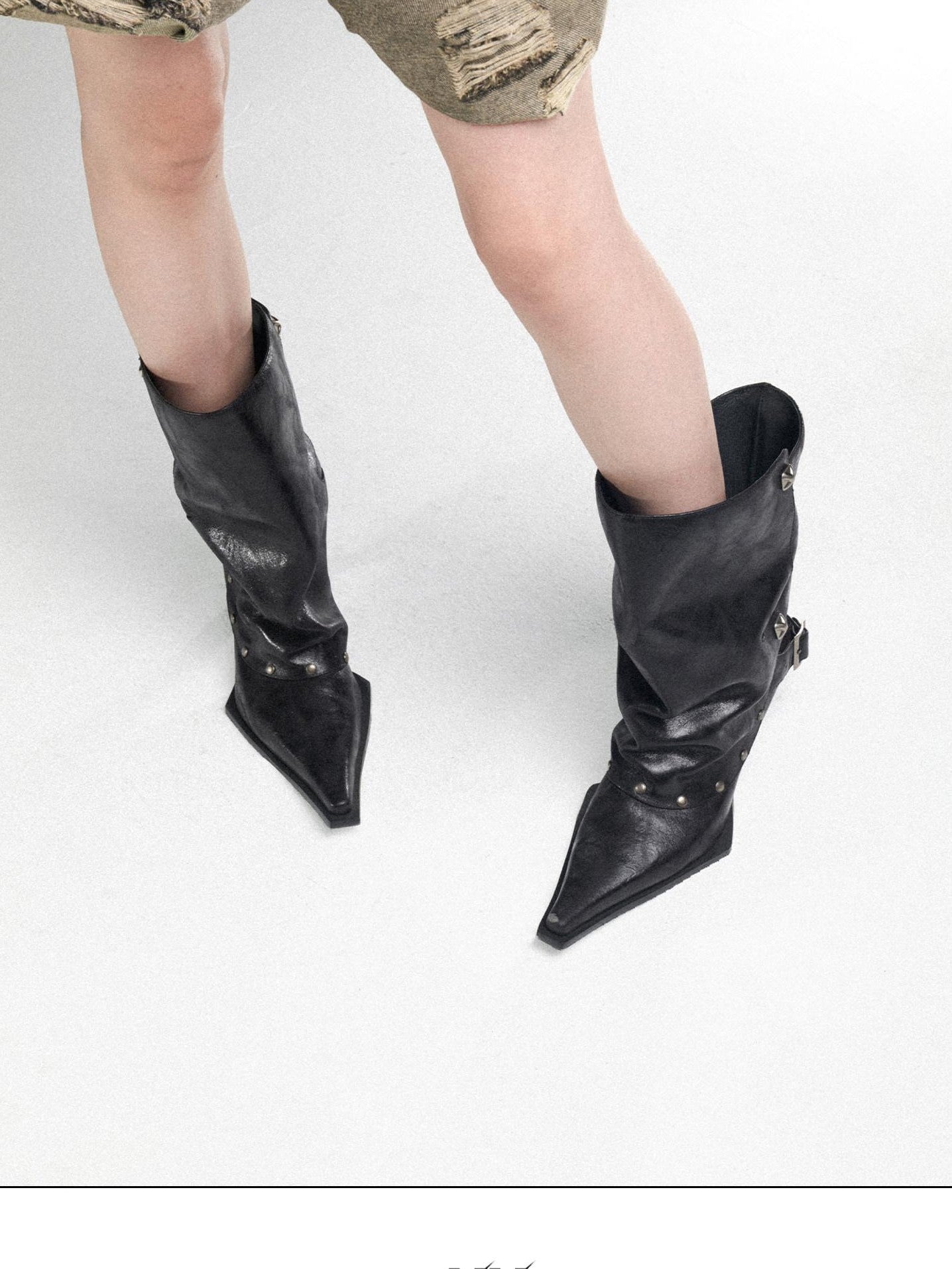 NORTH NODE Pointed Pleated Metal Hardware Horseshoe Heel Women&