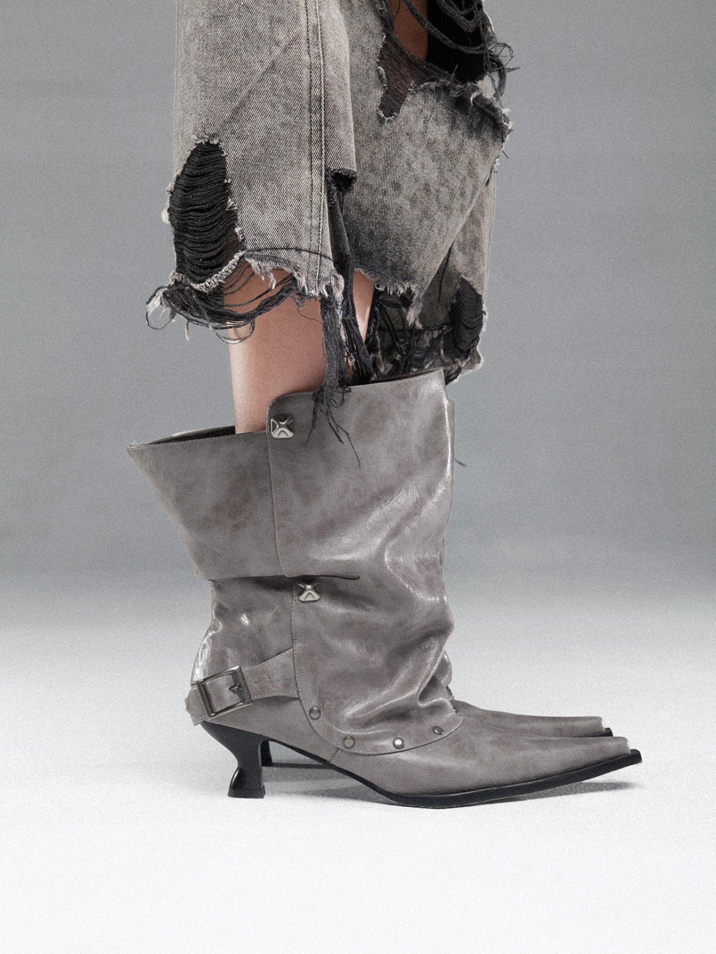 NORTH NODE Pointed Pleated Metal Hardware Horseshoe Heel Women&