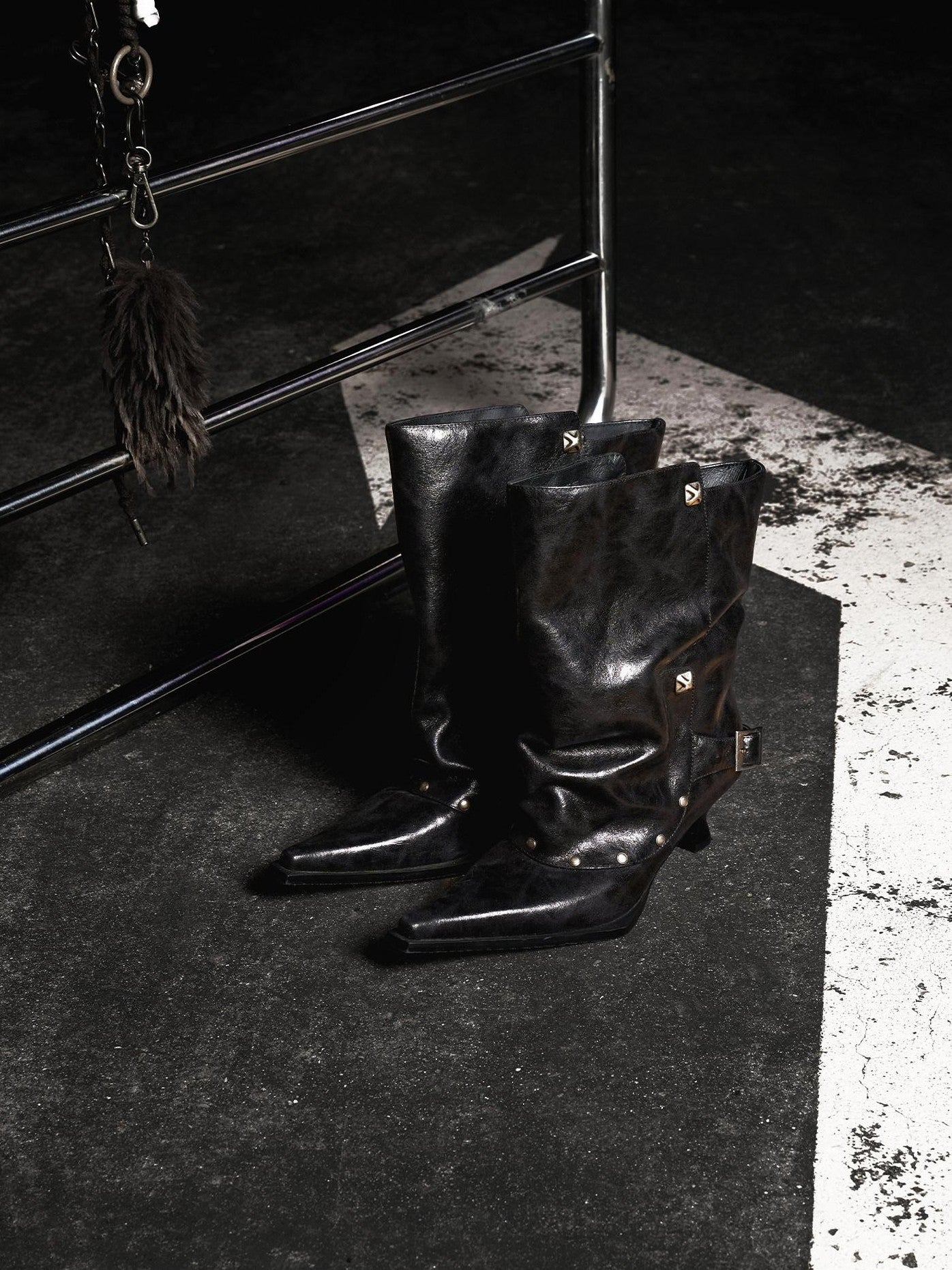 NORTH NODE Pointed Pleated Metal Hardware Horseshoe Heel Women&