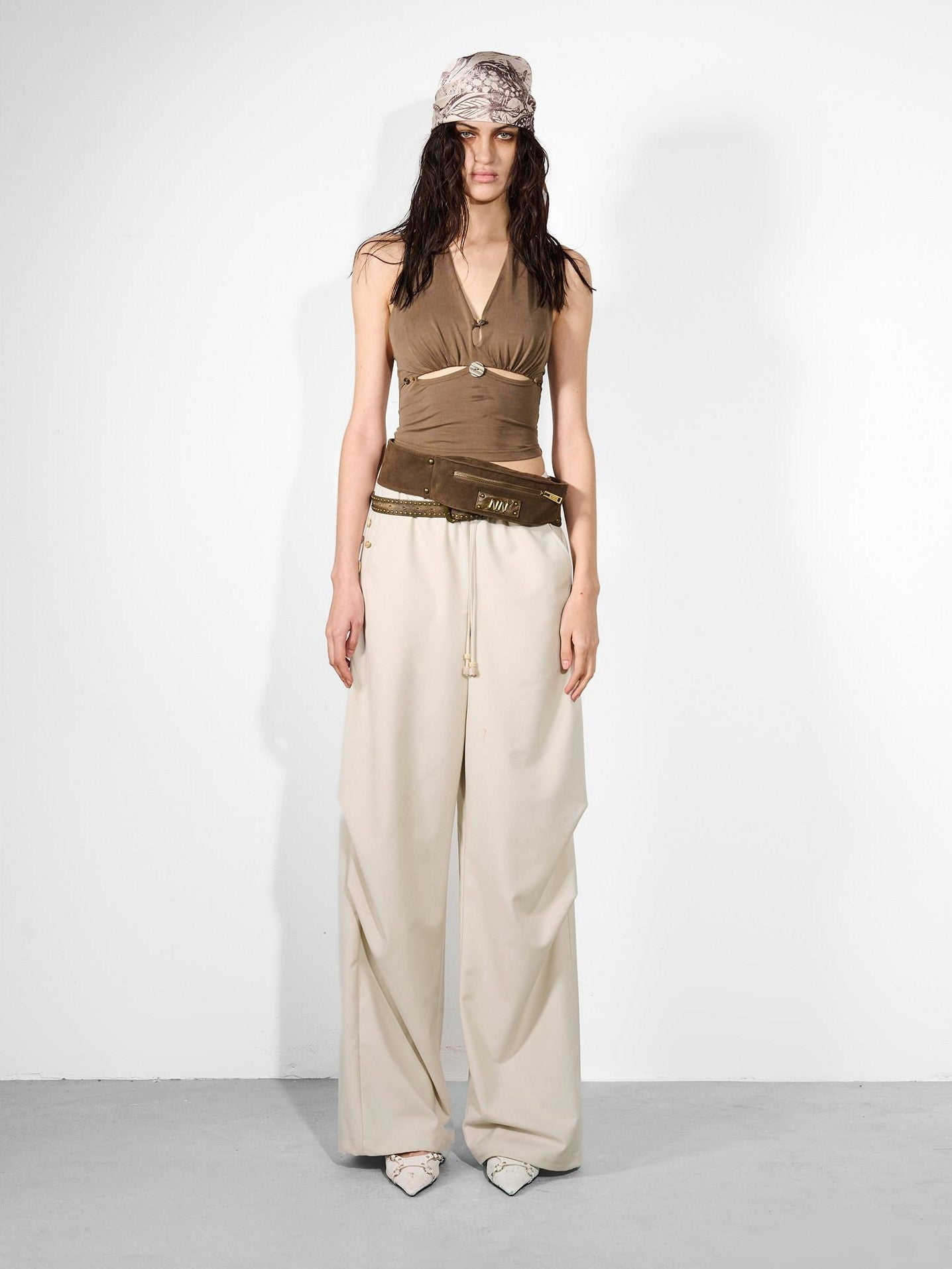 NORTH NODE Solid Cutout V-neck Slim Fit Women&