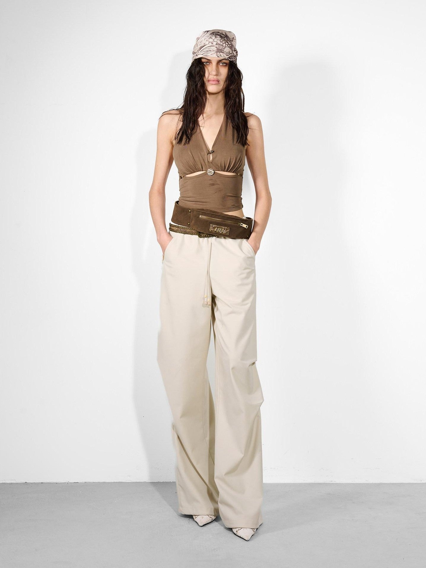 NORTH NODE Solid Cutout V-neck Slim Fit Women&