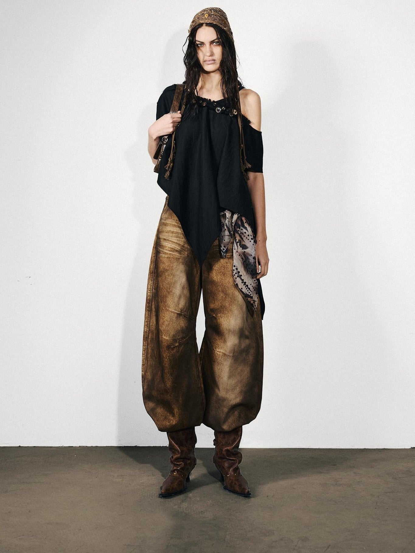 NORTH NODE Washed Distressed Whisker Curved Cut Women&