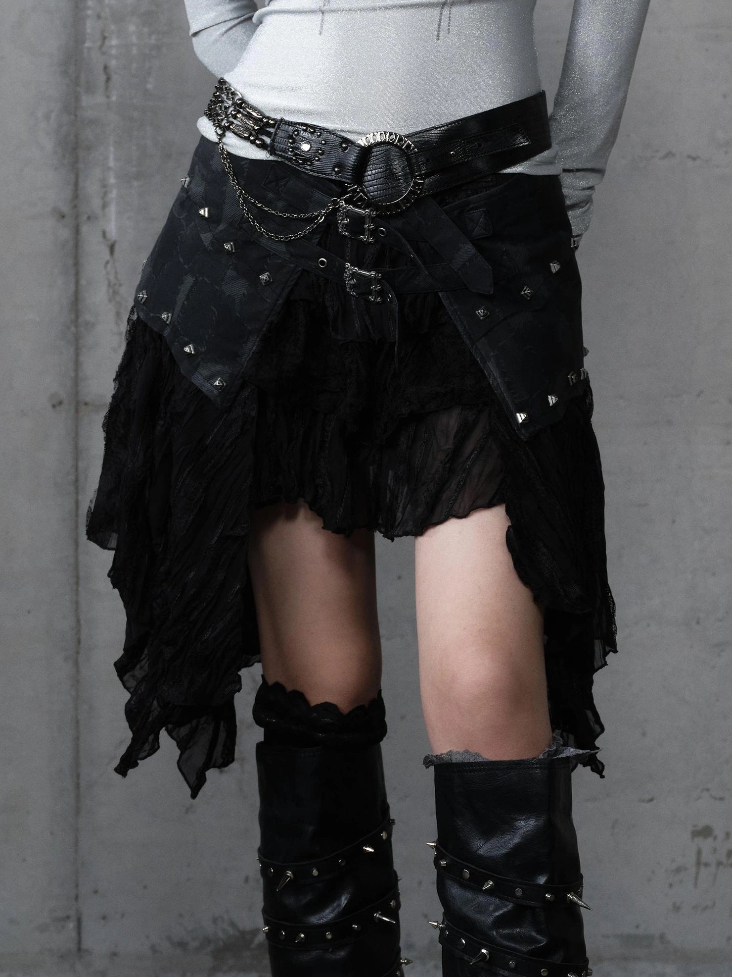 NO ROMANCE Asymmetrical Hem Tiered Lace Patchwork Mid Waist Punk Non Stretch Women Skirt