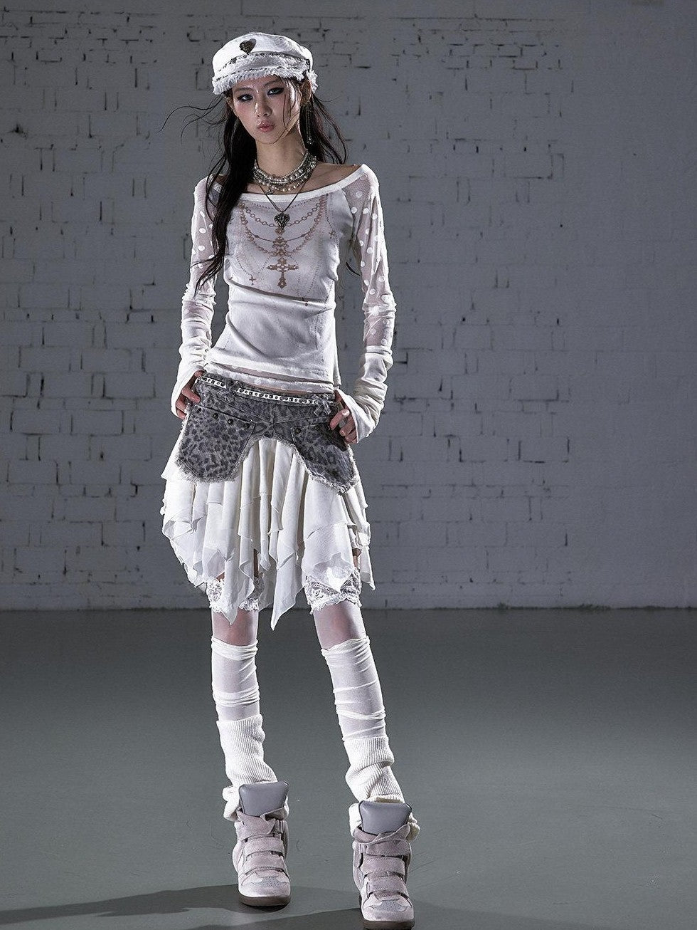 NO ROMANCE Baroque Flocked Reversible Wing Embroidered Slim Women&