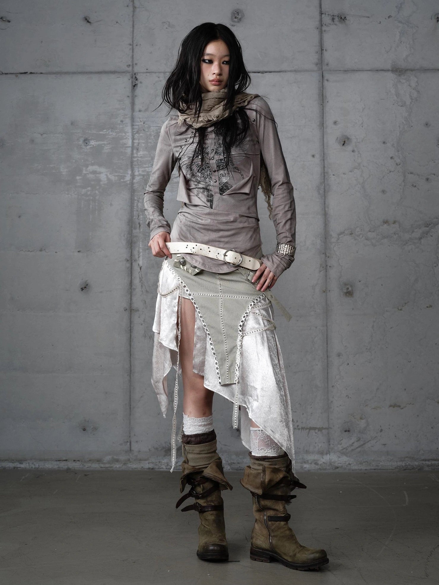 NO ROMANCE Distressed Graphic Punk Slim Fit Long Sleeve Crew Neck Women Gray Cotton T-Shirt