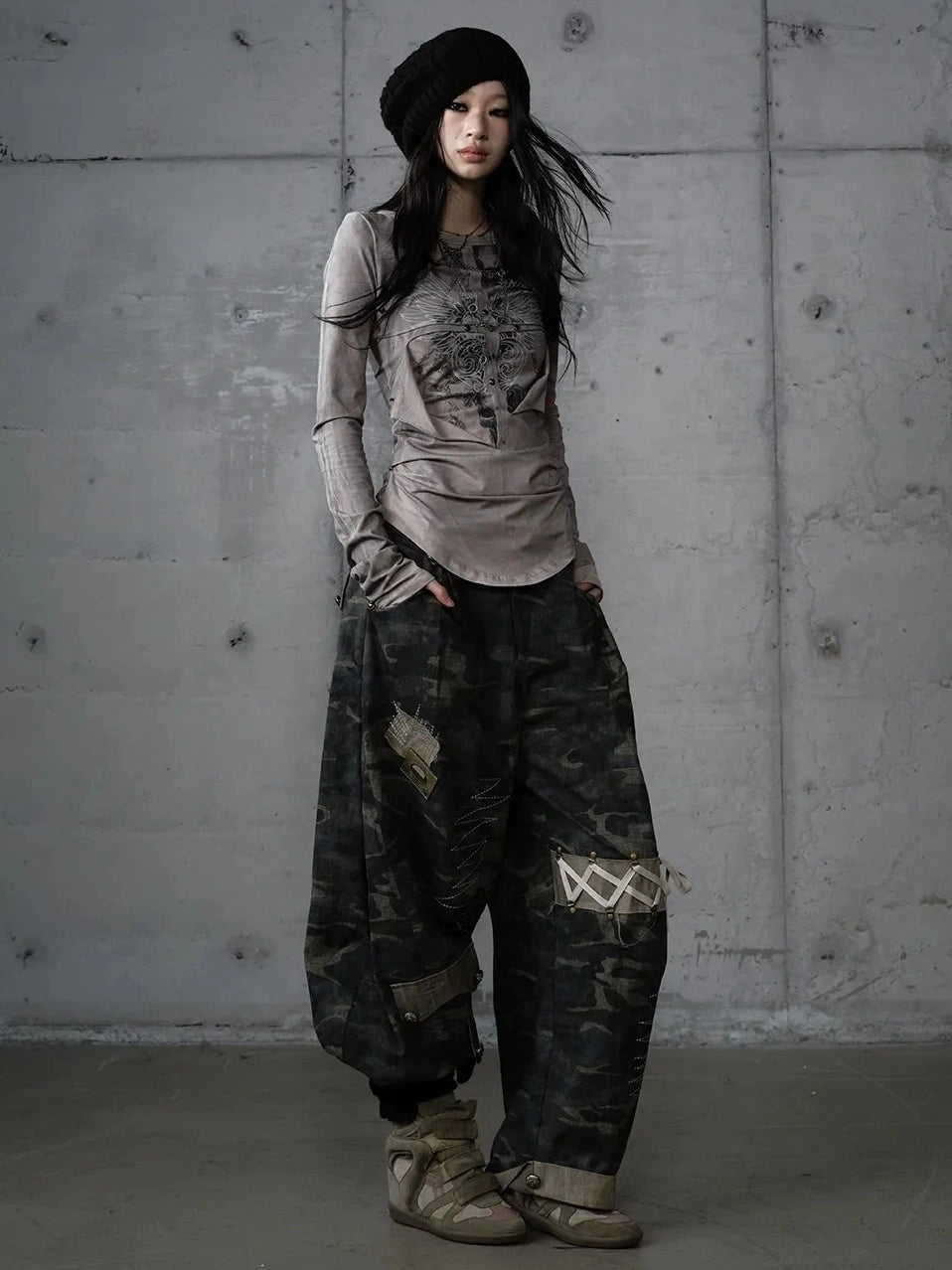 NO ROMANCE Distressed Graphic Punk Slim Fit Long Sleeve Crew Neck Women Gray Cotton T-Shirt