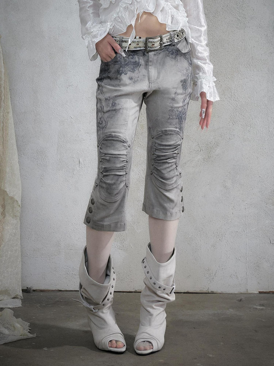 NO ROMANCE Distressed Lace Print Slim Fit Women&