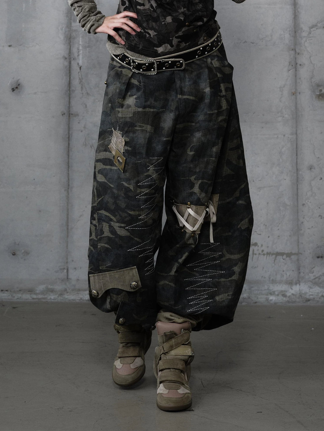 NO ROMANCE Embroidered 100 Percent Cotton Mid Rise Curved Leg Casual Women Camouflage Pants