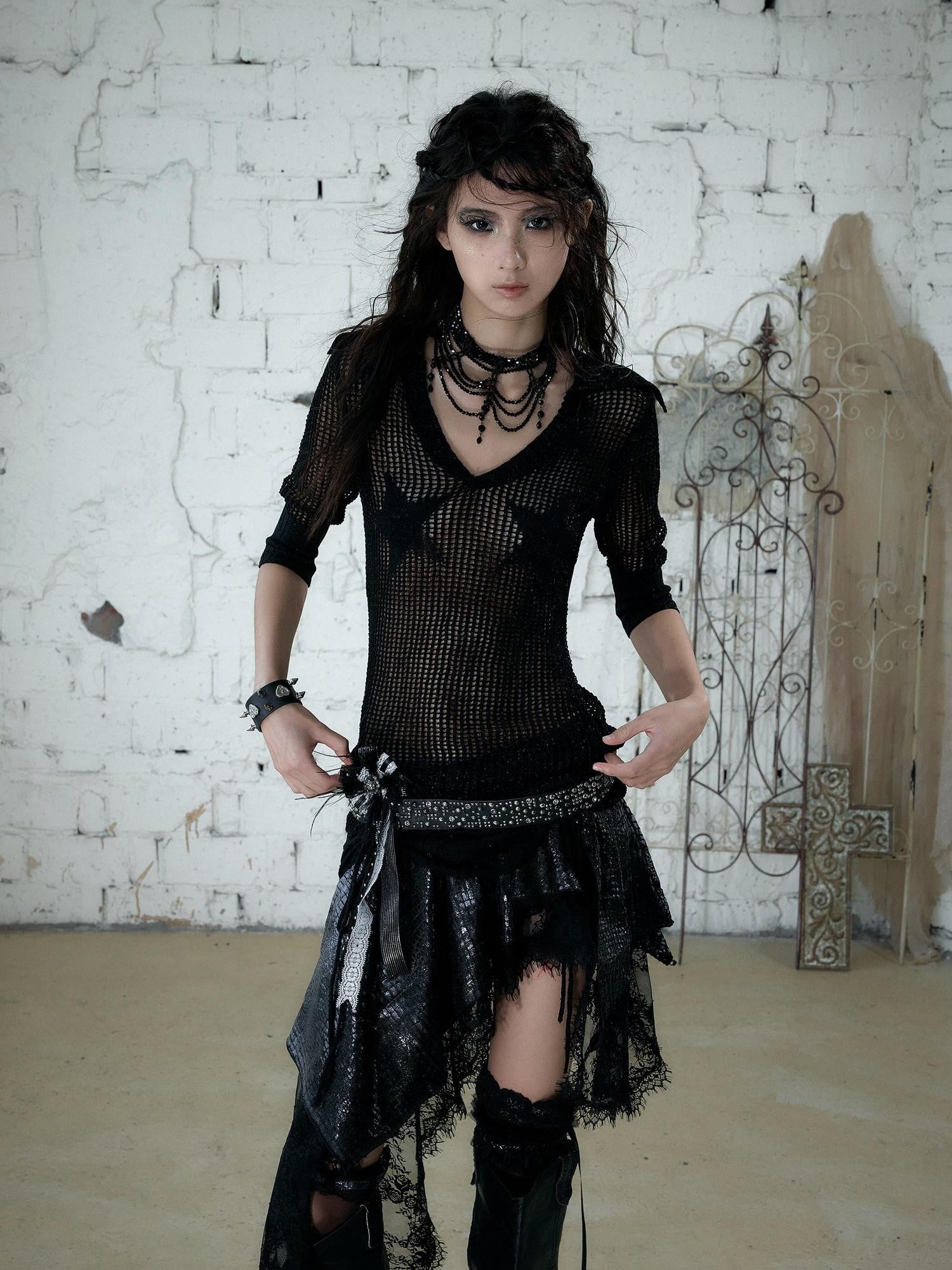 NO ROMANCE Star Cutout Punk Slim V-neck Convertible Women&