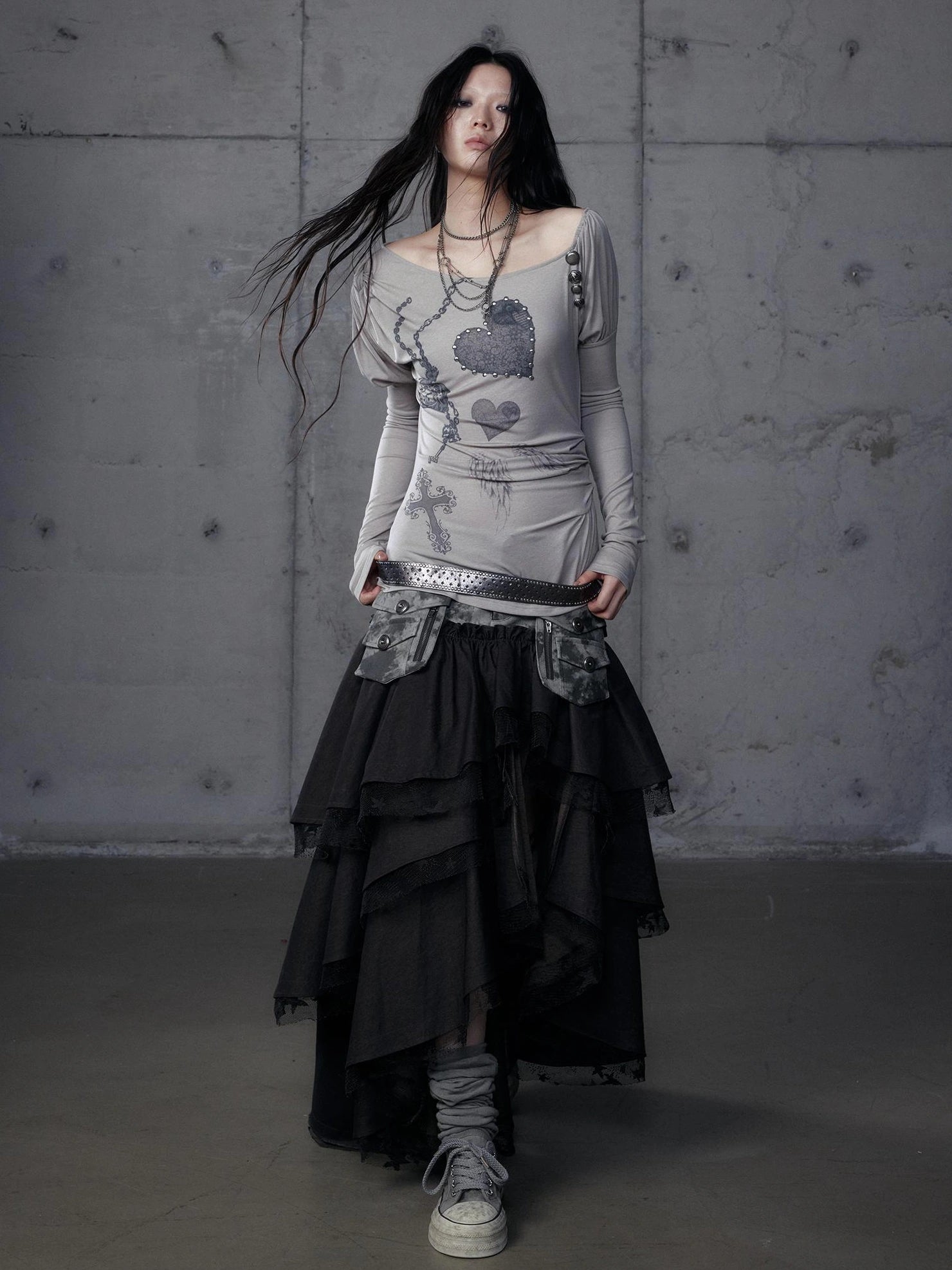 NO ROMANCE Stretchy Knit Asymmetric Neck Slim Long Sleeve Women Cross Heart Graphic T-Shirt