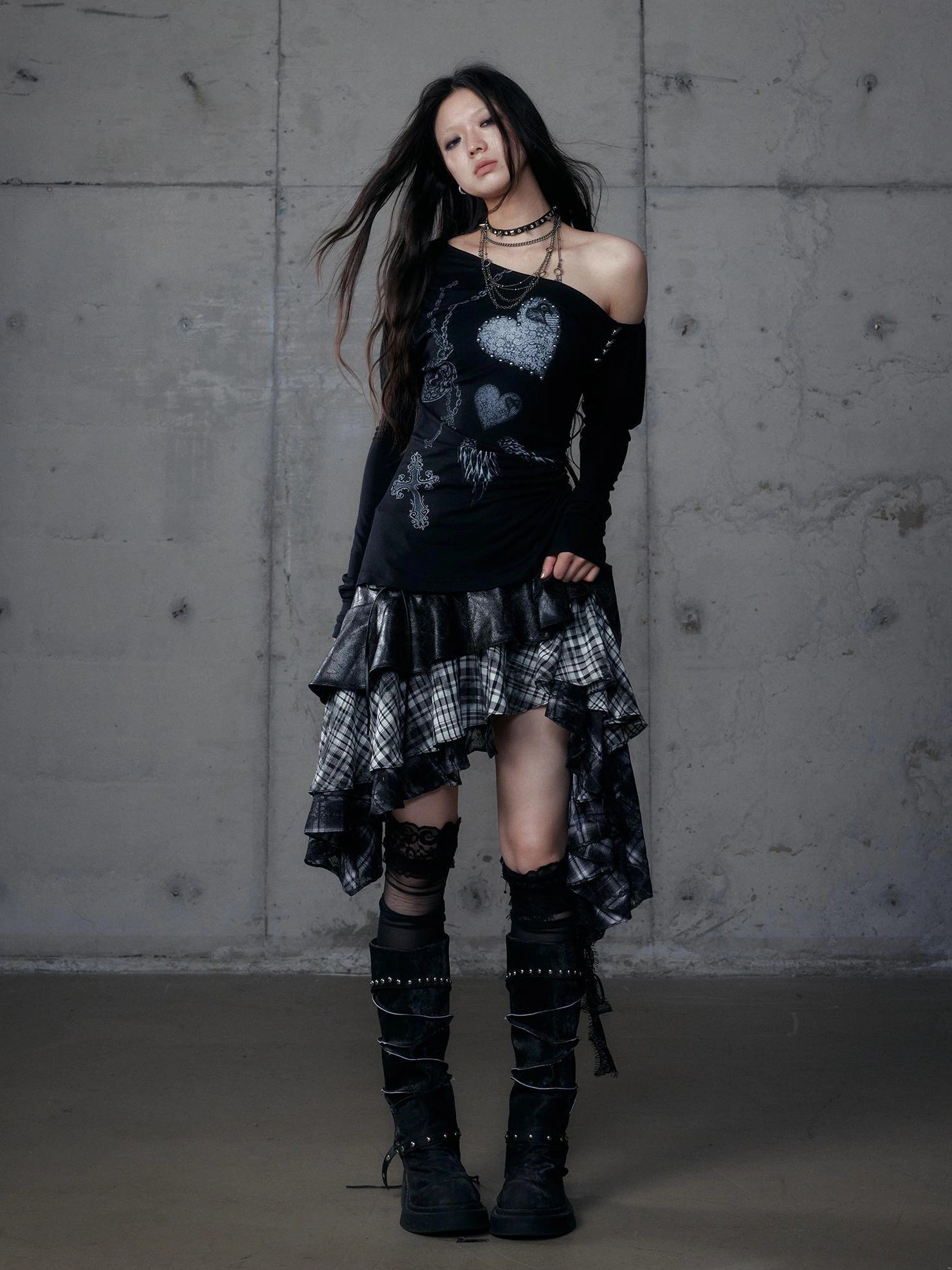 NO ROMANCE Stretchy Knit Asymmetric Neck Slim Long Sleeve Women Cross Heart Graphic T-Shirt