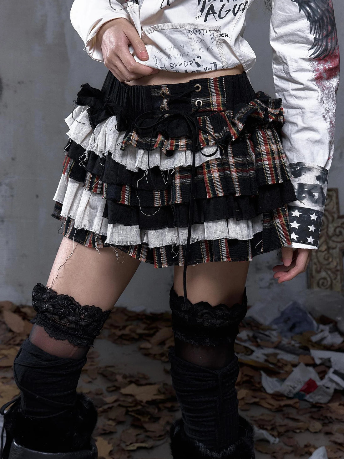 NO ROMANCE Tiered Ruffle Punk Low Rise Frayed Hem Loose Fit Women Citywalk Black Red Skirt