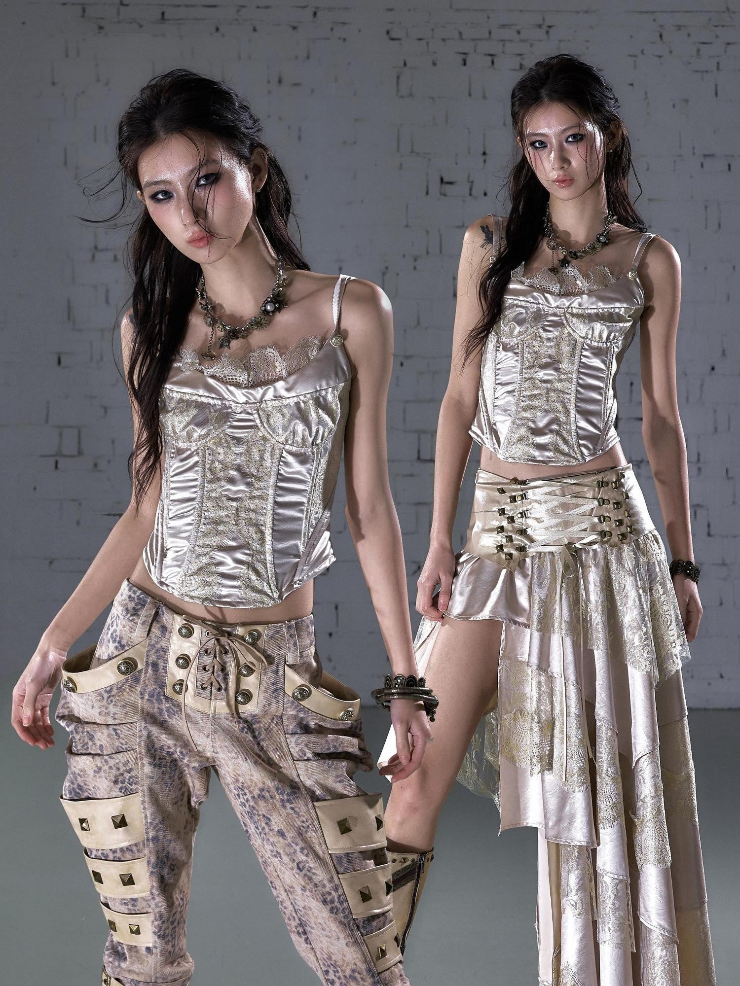 NO ROMANCE Vintage Court Waist Cinching Lace Trim Boned Bustier Women&