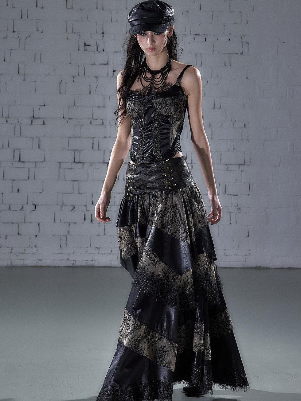 NO ROMANCE Vintage Court Waist Cinching Lace Trim Boned Bustier Women&