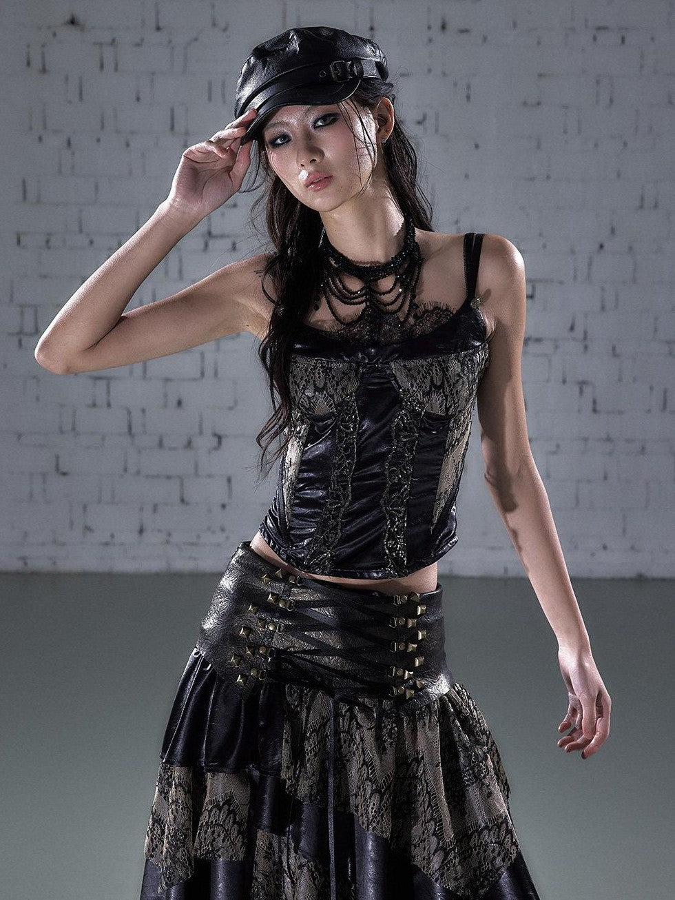 NO ROMANCE Vintage Court Waist Cinching Lace Trim Boned Bustier Women&