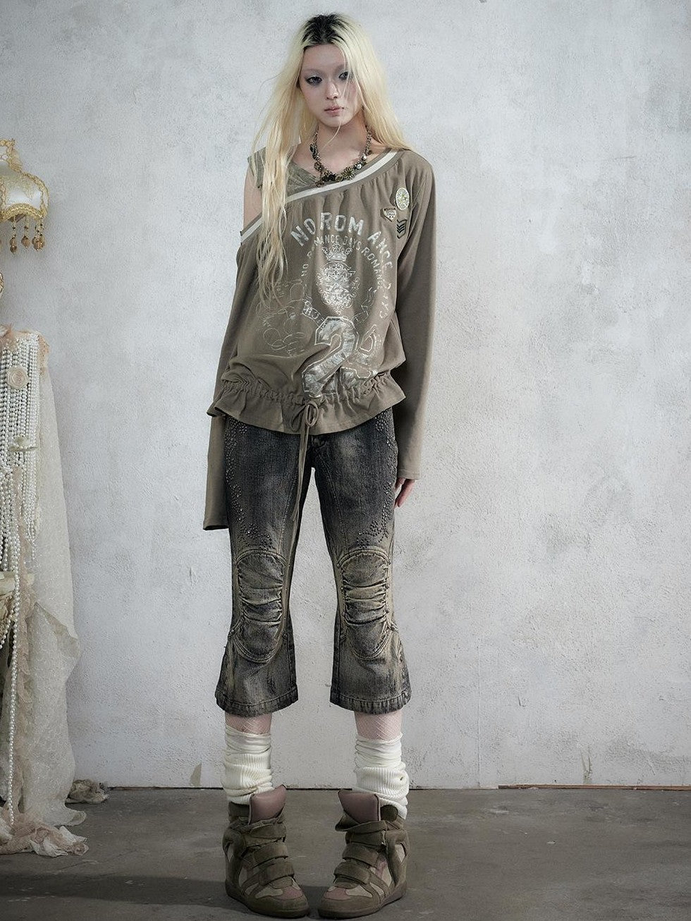 NO ROMANCE Vintage Rhinestone Washed Distressed Slim Women&