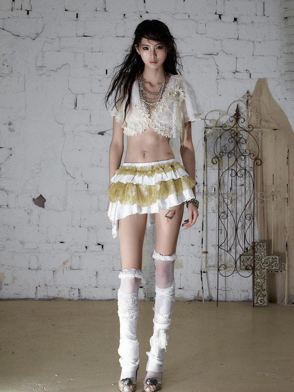 NO ROMANCE White Gold Ruffle Asymmetric Low Waist Vintage Pleated Women&