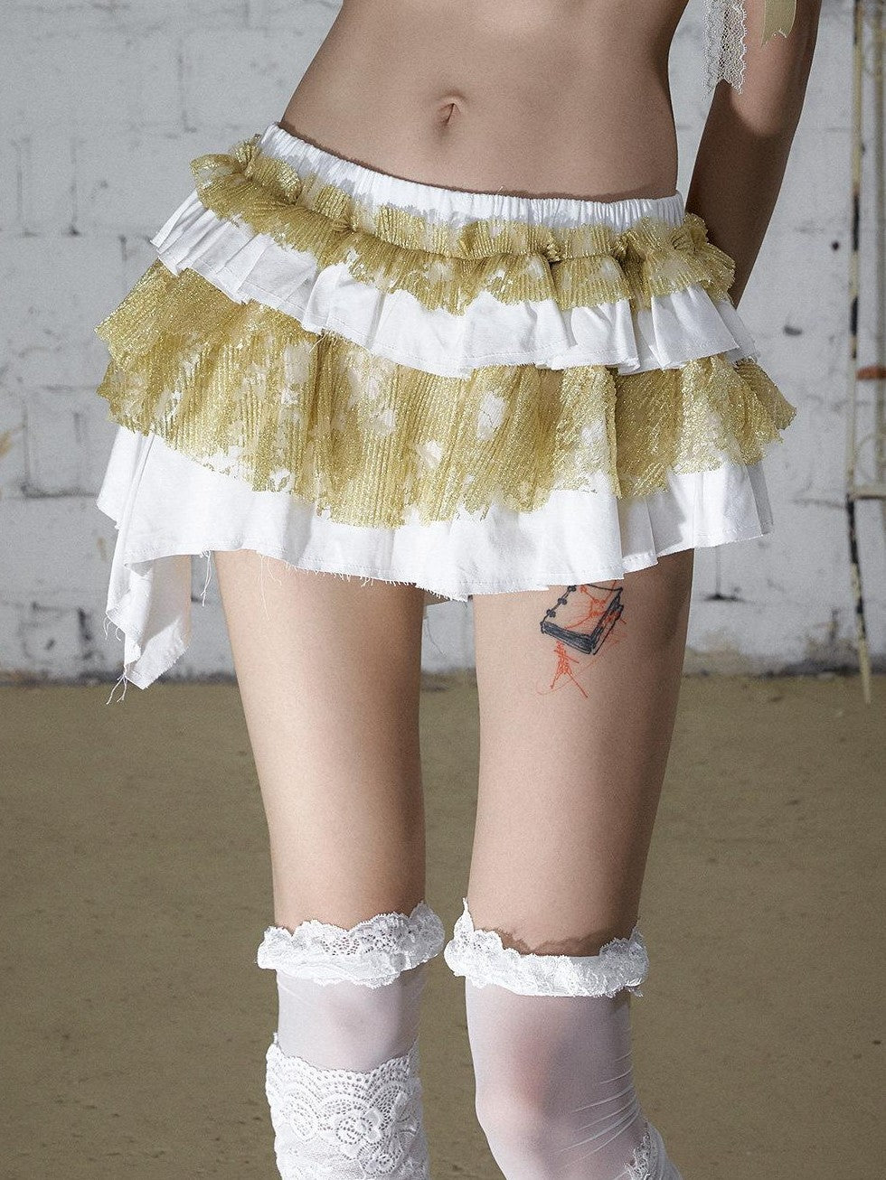 NO ROMANCE White Gold Ruffle Asymmetric Low Waist Vintage Pleated Women&