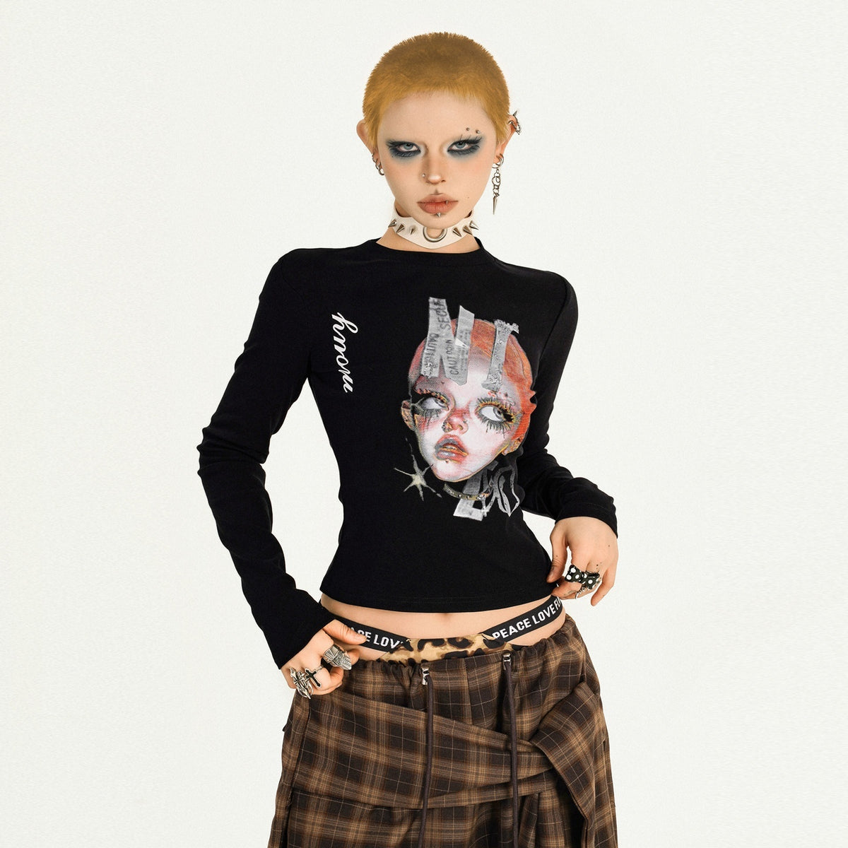 Nico_Molly_Portrait_Print_Round_Neck_Set_In_Shoulder_Women&