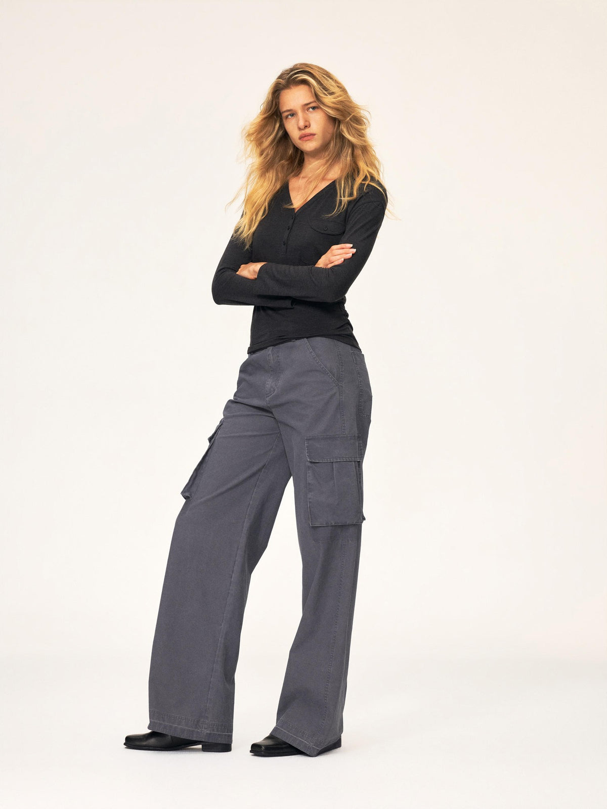 Northbutsouth 3d Pocket Stacked V-neck Women&