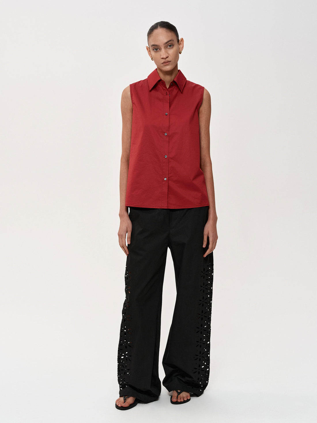 Northbutsouth Single Row Button Sleeveless Cotton Shirt in Black and Red