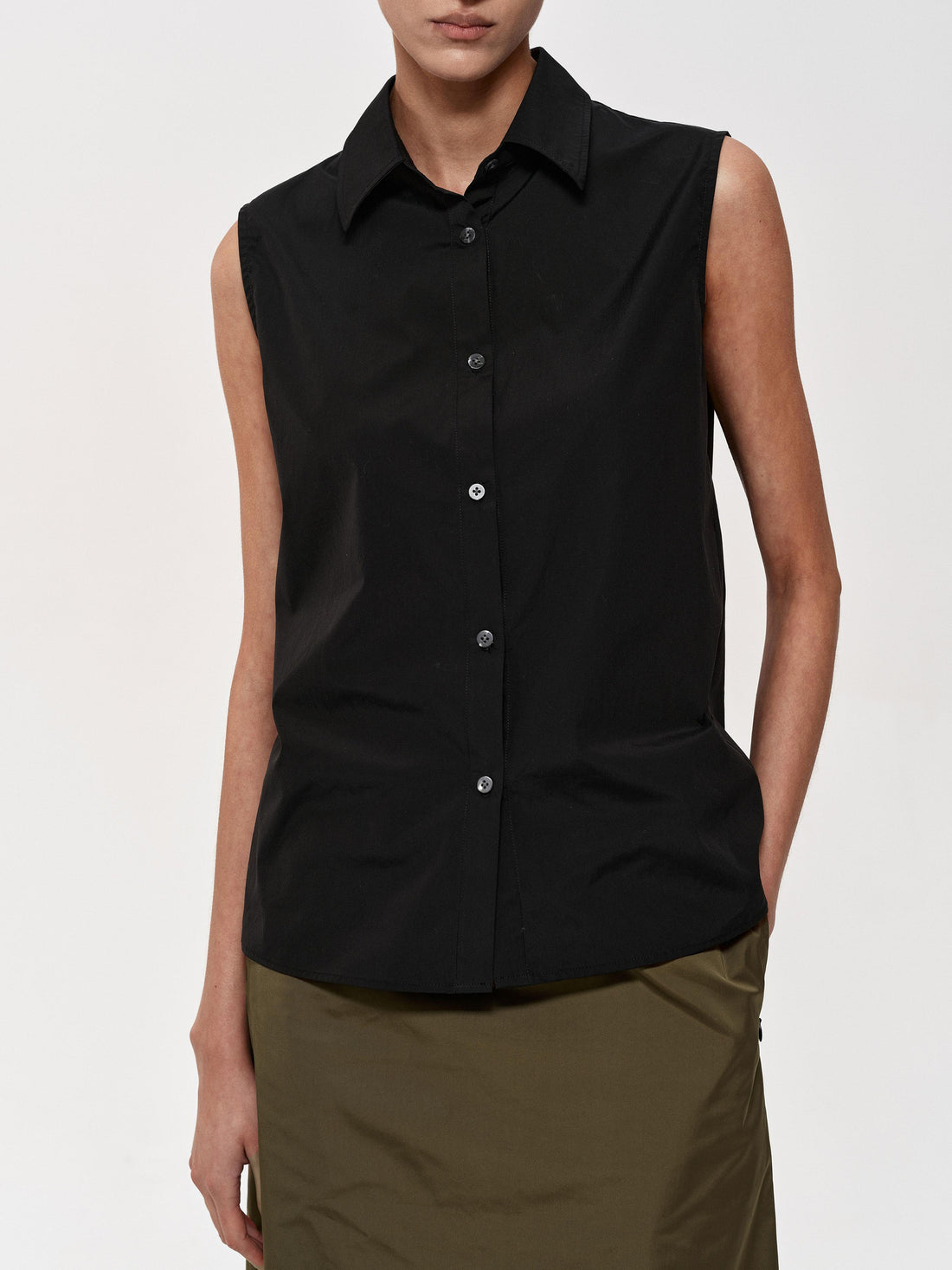 Northbutsouth Single Row Button Sleeveless Cotton Shirt in Black and Red