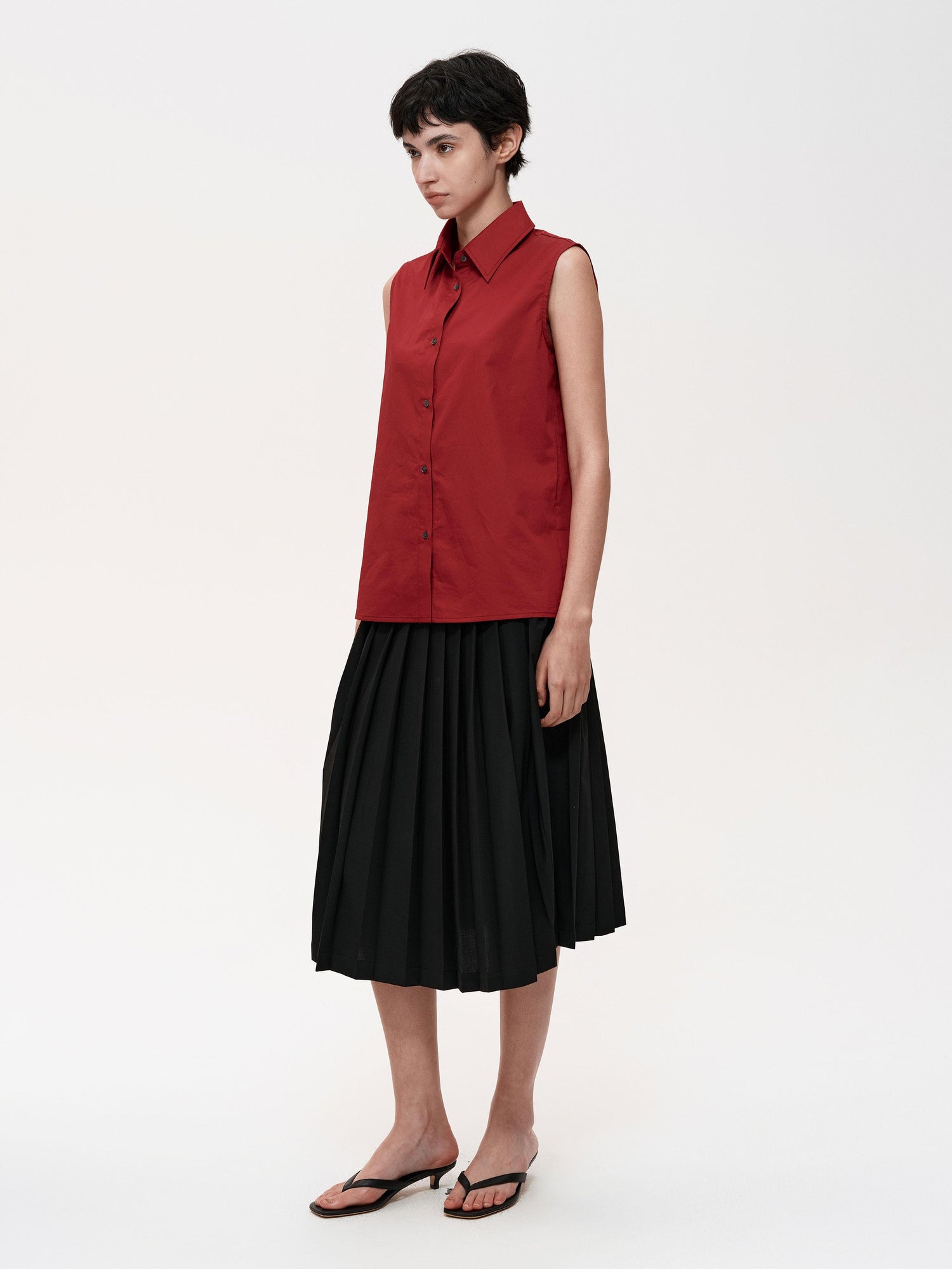 Northbutsouth Single Row Button Sleeveless Cotton Shirt in Black and Red