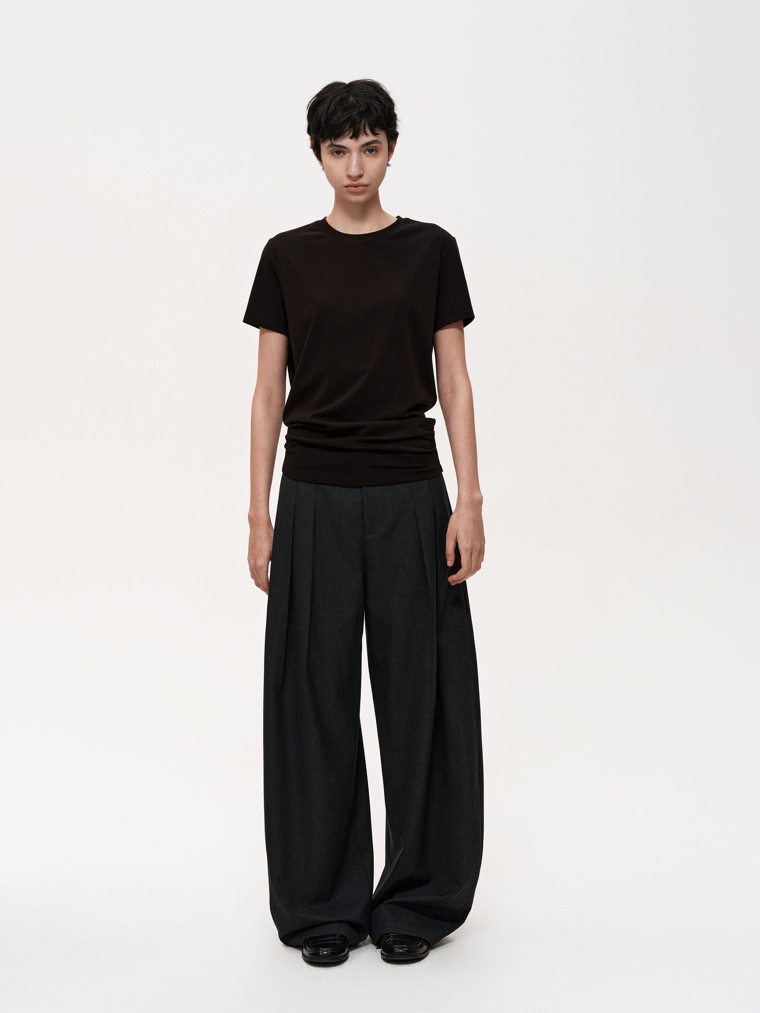 Northbutsouth Stacked Pleat Hem Round Neck T-shirt
