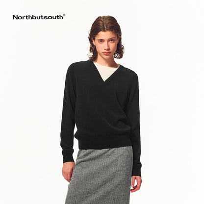 Northbutsouth_V-neck_Layered_Look_Loose_Fit_Merino_Wool_Women&