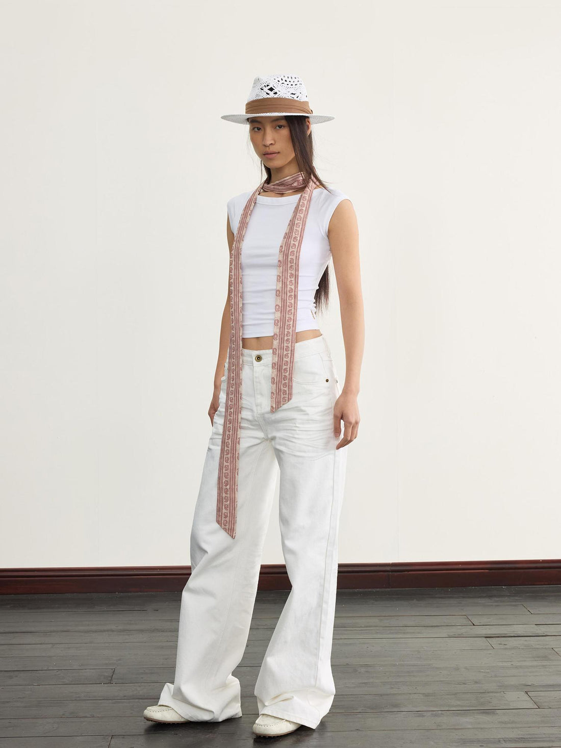 NyDkyel Elegant Casual White Textured Pleated Straight Jeans