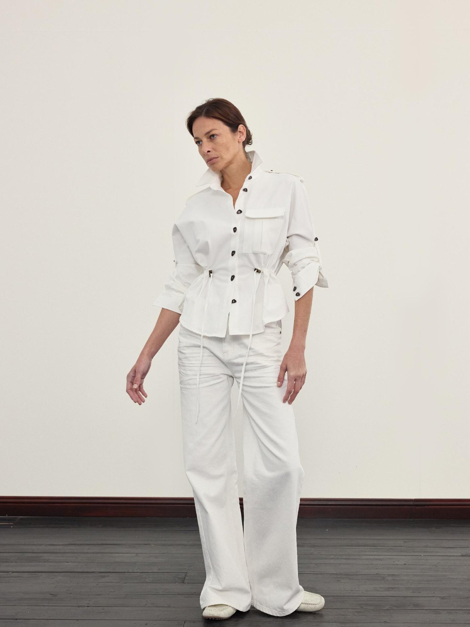 NyDkyel Elegant Casual White Textured Pleated Straight Jeans