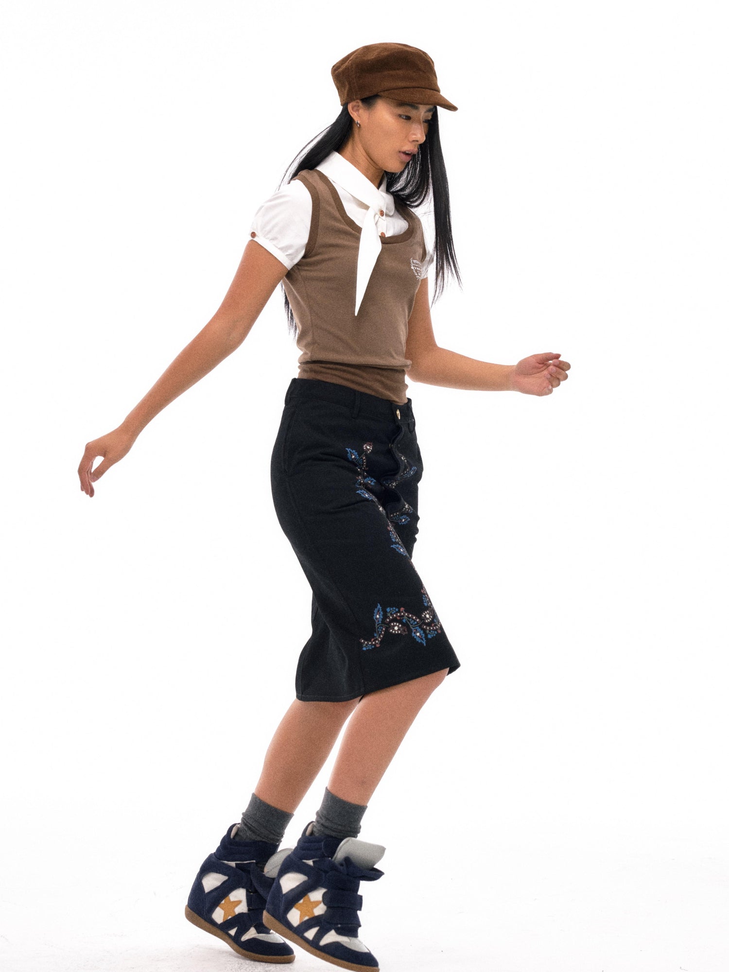 NyDkyel Floral Vine Print Midi Skirt with Hidden Button Front