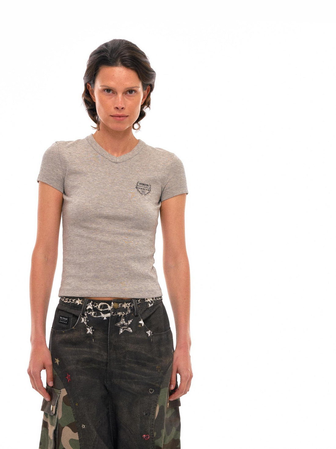 NyDkyel V-Neck Fitted Cotton T-Shirt with Back Seam and Logo Print