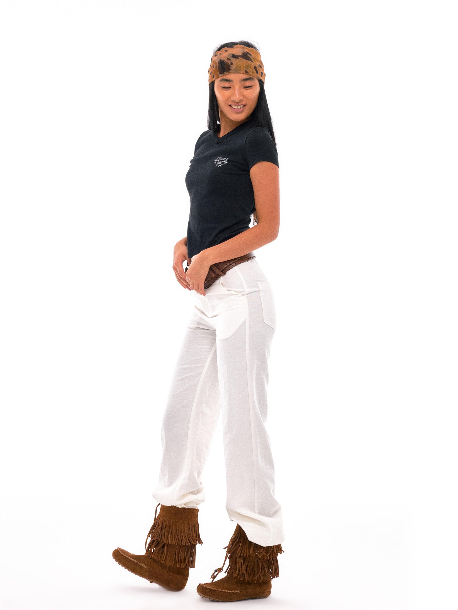 NyDkyel V-Neck Fitted Cotton T-Shirt with Back Seam and Logo Print